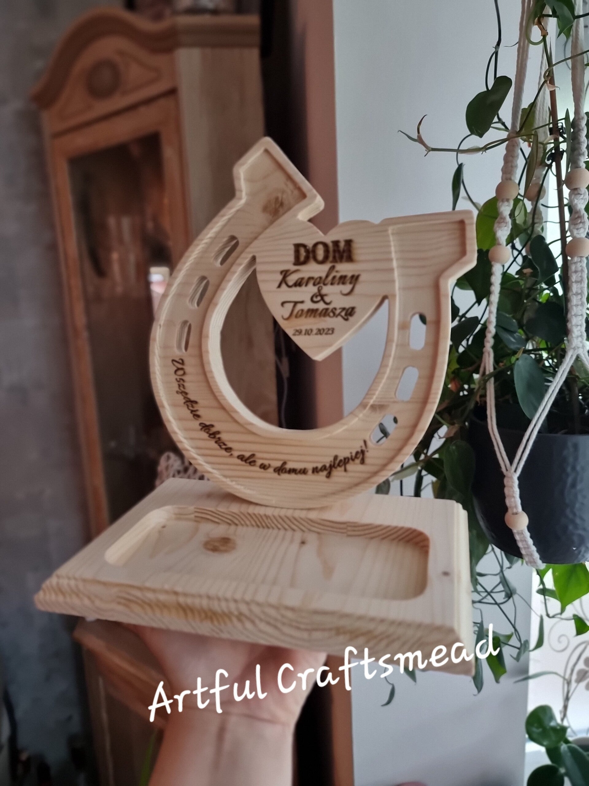 Personalised Solid Wood Exquisite Horseshoe Stand, Custom With names and quotes, Gift For Couple, Spersonalizowany stojak na podkowy z litego drewna, niestandardowy z imionami i cytatami, prezent dla pary
