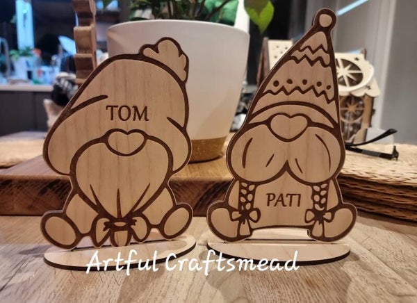 Personalised Wooden Gnome Figurine – Christmas Table Decor with Name – Scandinavian Tomte – Holiday Gift Idea