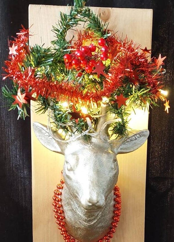 Rudolph, goudkleurig hert met verlichting