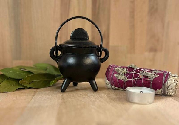 Caldero brujita,  Hierro Fundido 6 ×10 cm, Ritual, Sahumo, Brujería, Altar Místico, Herramienta Esotérica