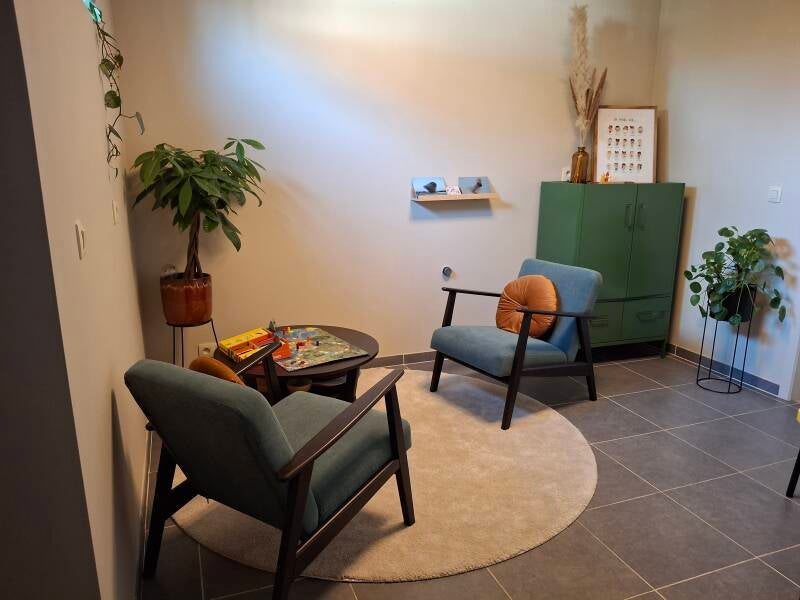 Interieur van de praktijkruimte van Bewustverbonden in Zele