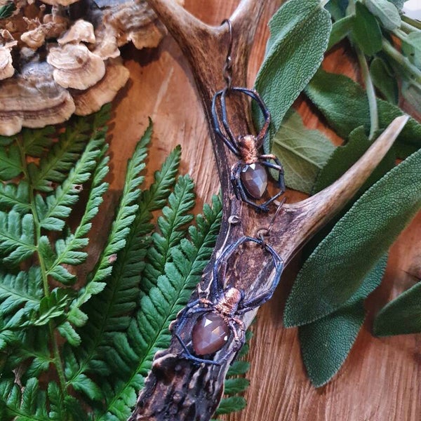 Spider oorbellen - peach rosecut