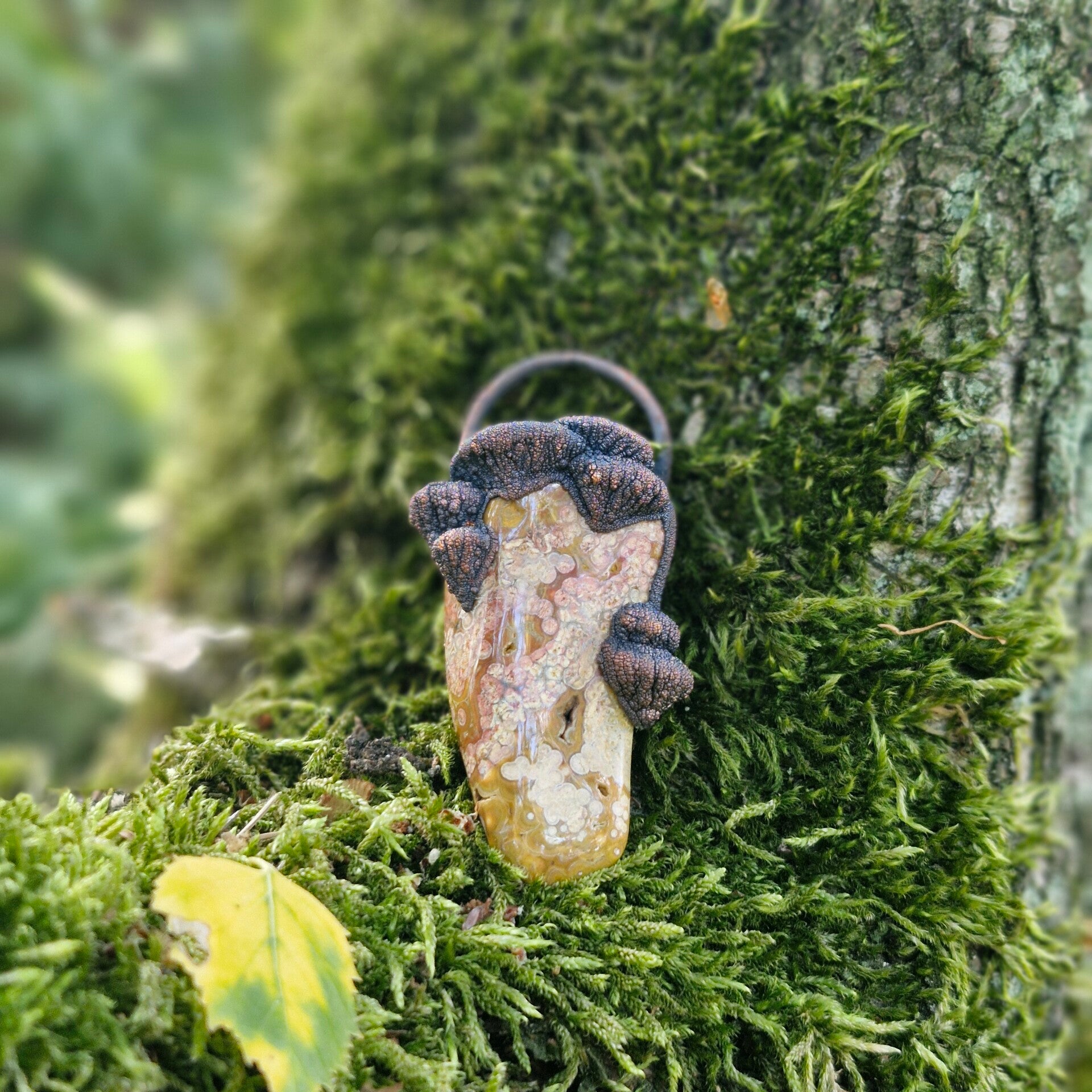 oceaan jaspis - mushroom pendant