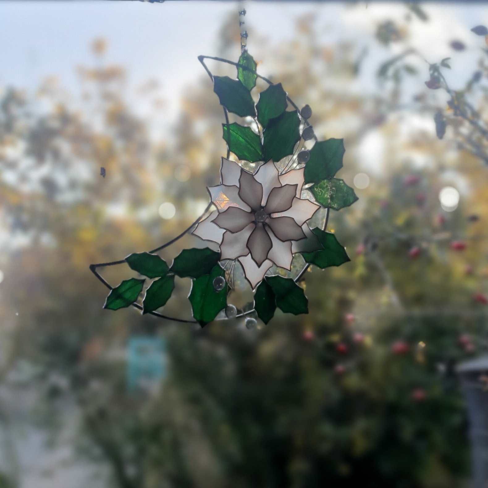 Wreath - moon white poinsettia