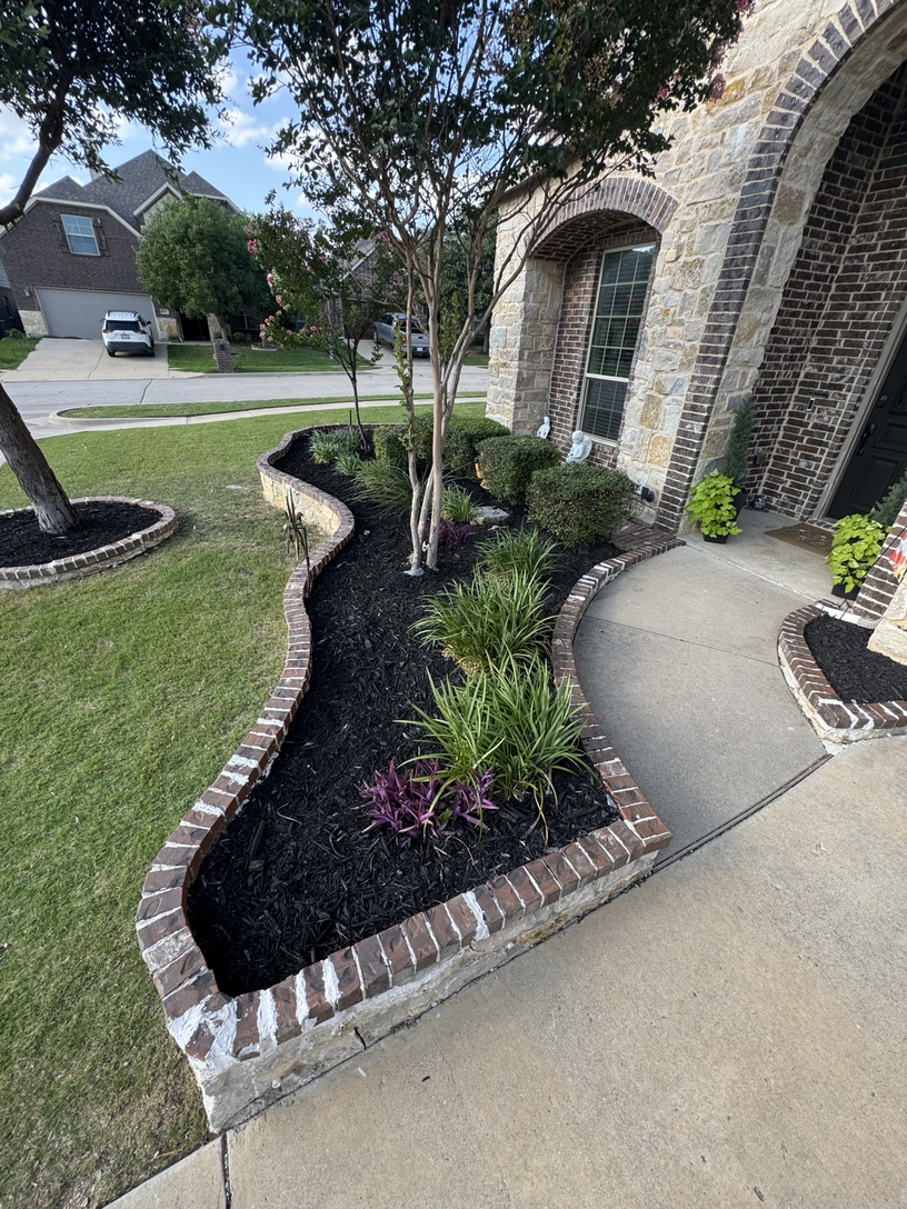 Clean landscaping bed refresh with improved curb appeal by TrueLight Luxury Property Services