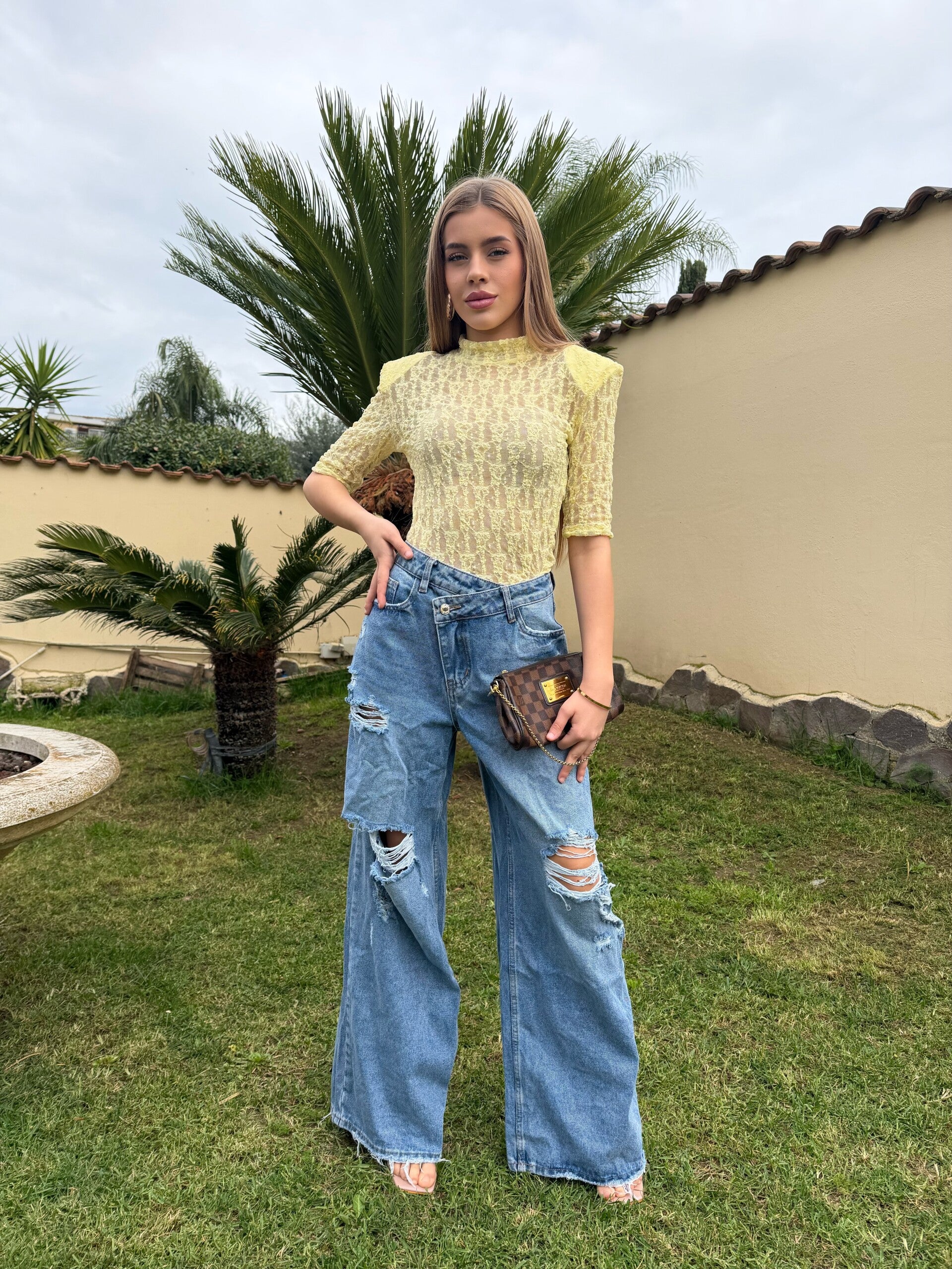 Jeans Botton a Palazzo con Strappi