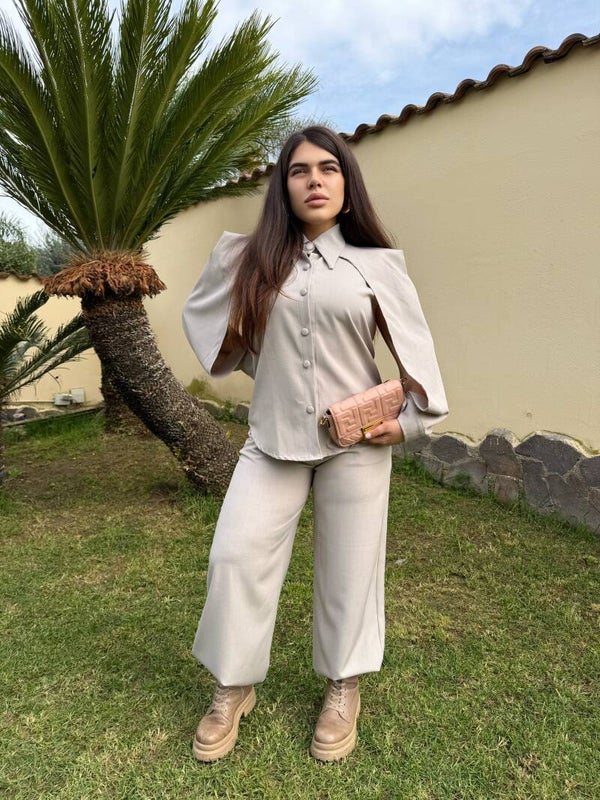 Tailleur Chiara Coordinato Beige con Maniche a Mantella