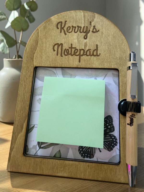 Personalised Wooden Notepad & Pen Holder – Engraved Desk Organiser & Unique Gift