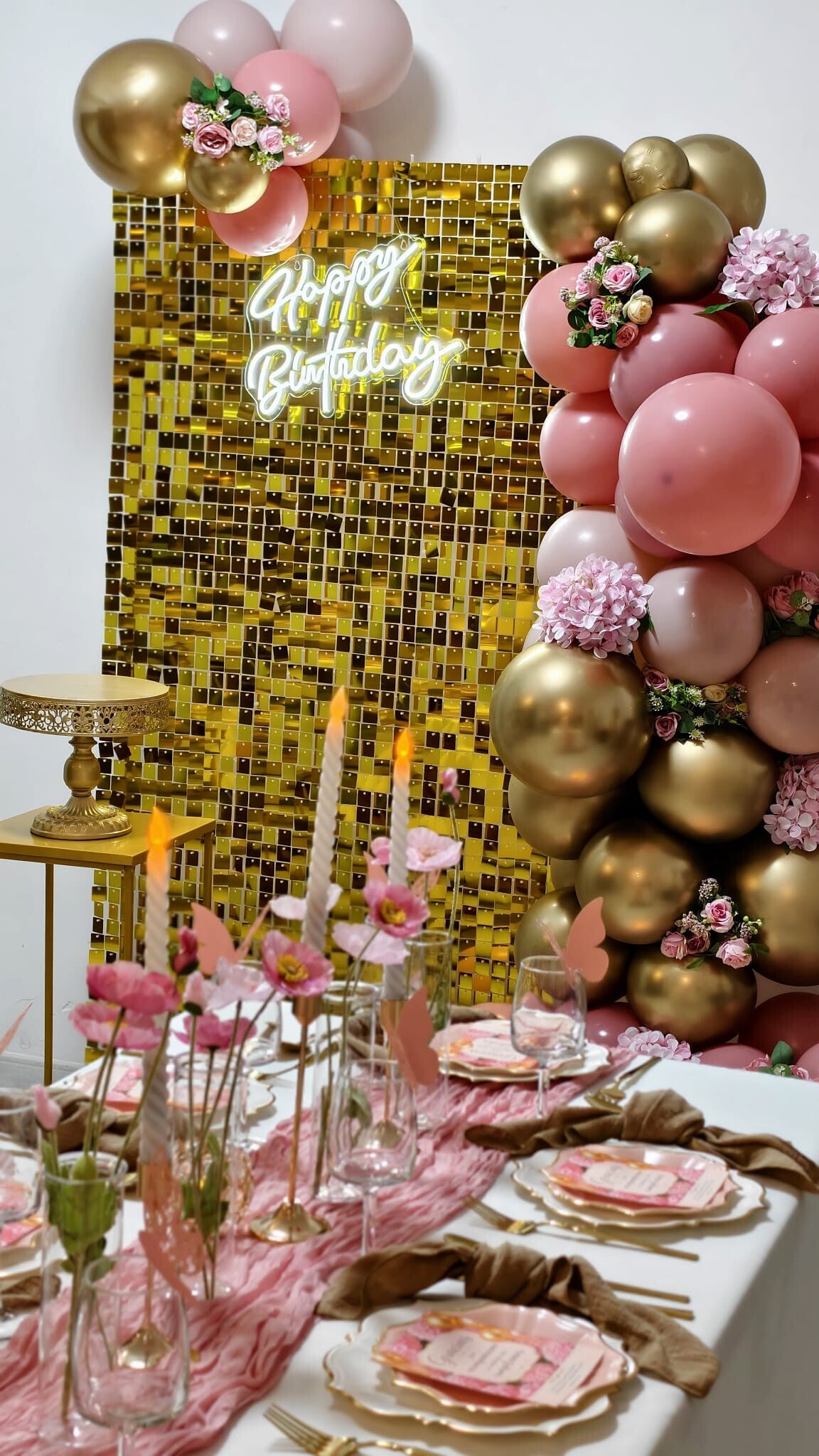 Decoración con globos y flores