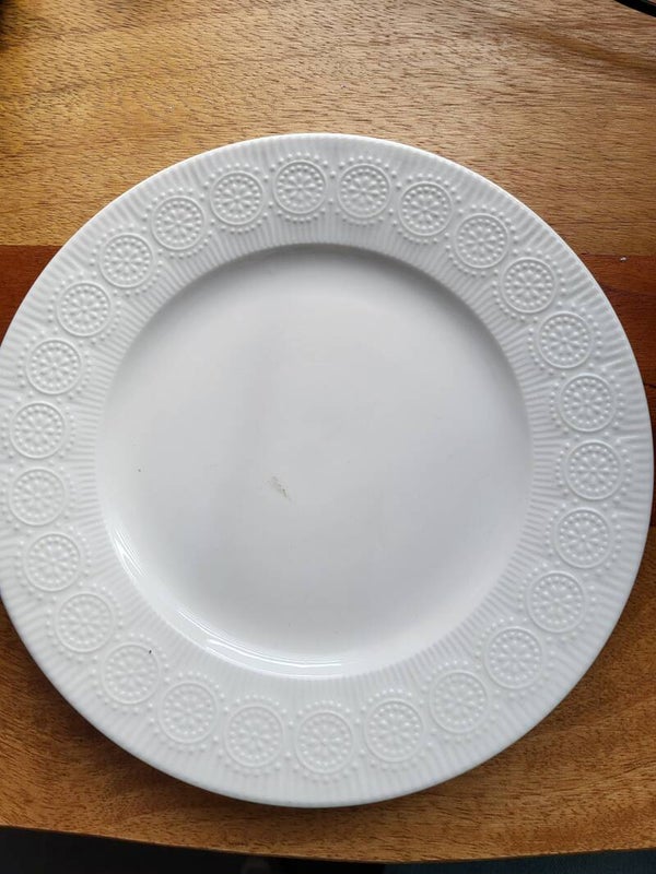 Bordje ecru 17cm met bewerkt bloemenrandje