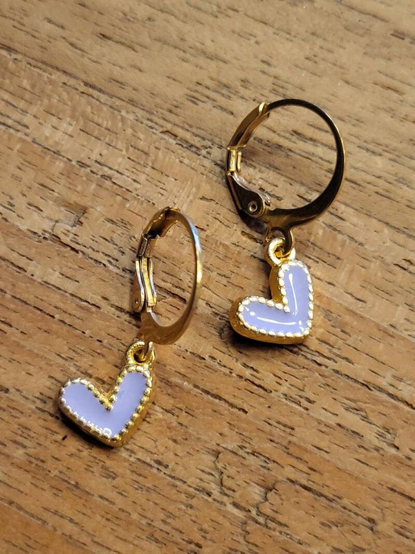 Oorbellen met bedel hartje lila goud