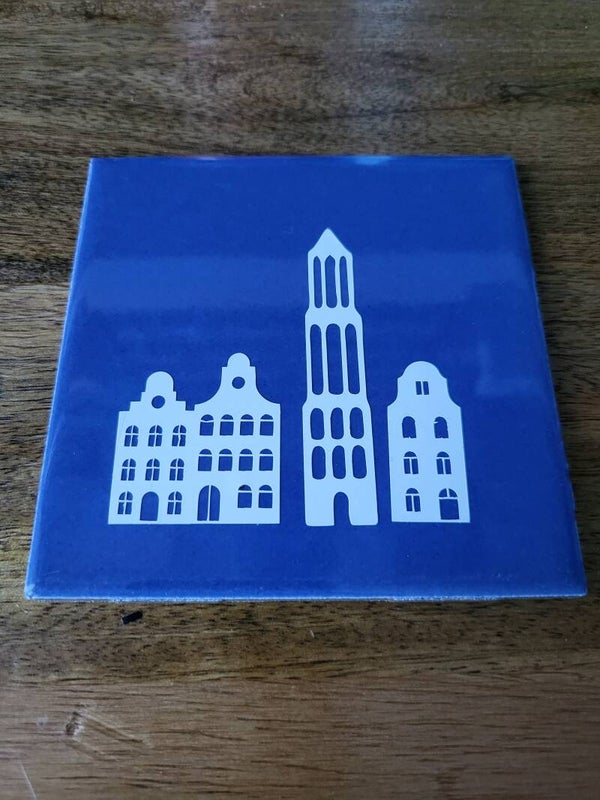 Tegeltje 10x10 cm (dikte 3mm) blauw, grachtenpandjes en dom