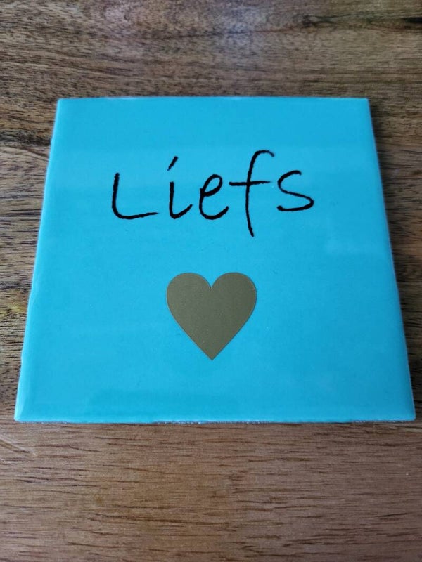 Tegeltje groen liefs 10x10 cm  (dikte 3mm)