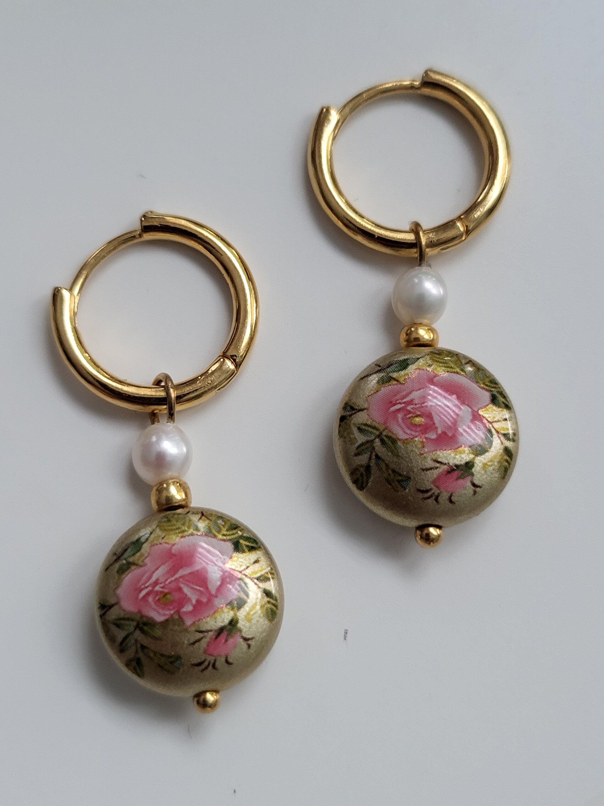 Oorbel rvs haakje Glaskralen 14mm bloem