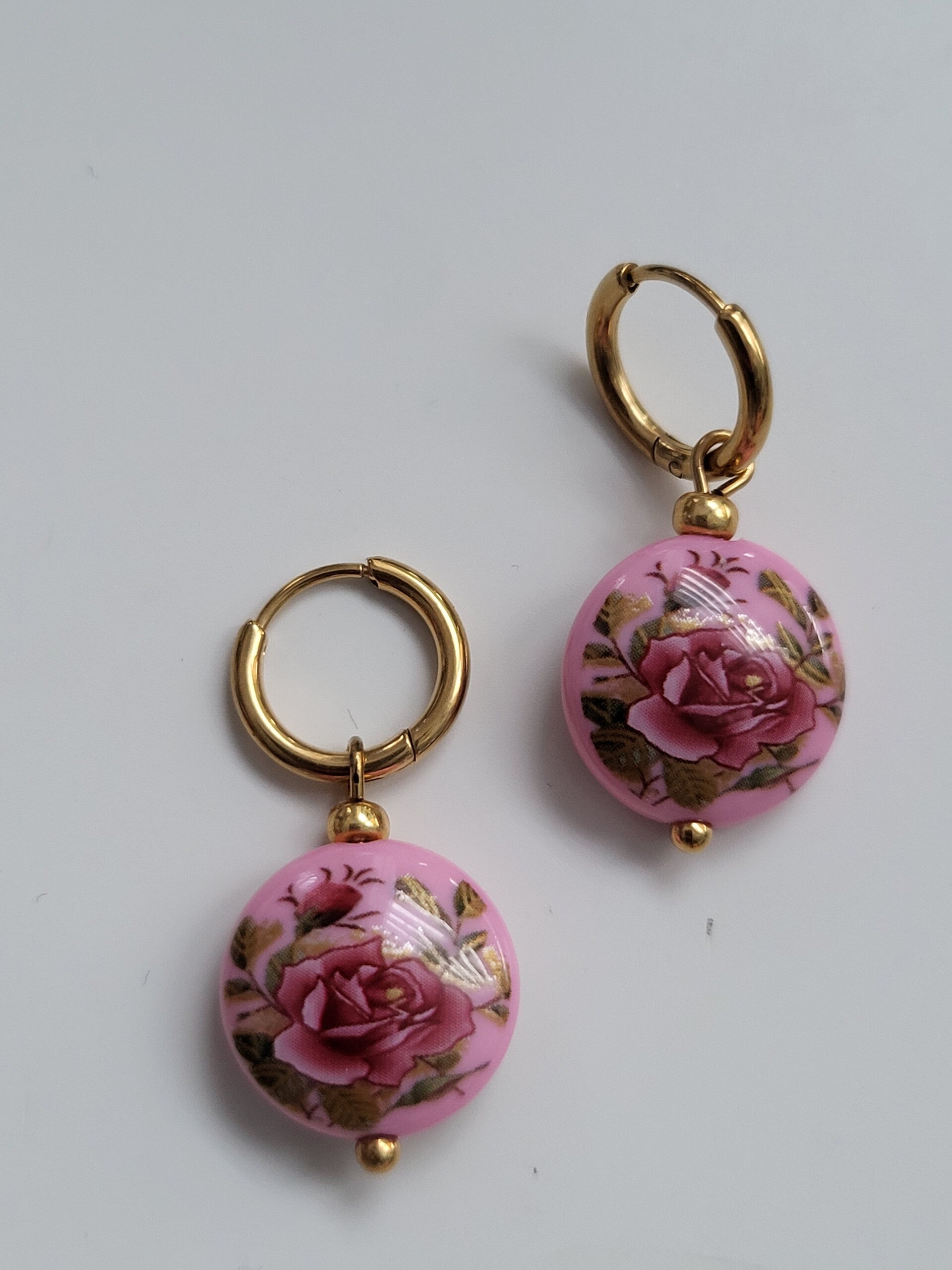 Oorbel rvs haakje Glaskralen 14mm bloem