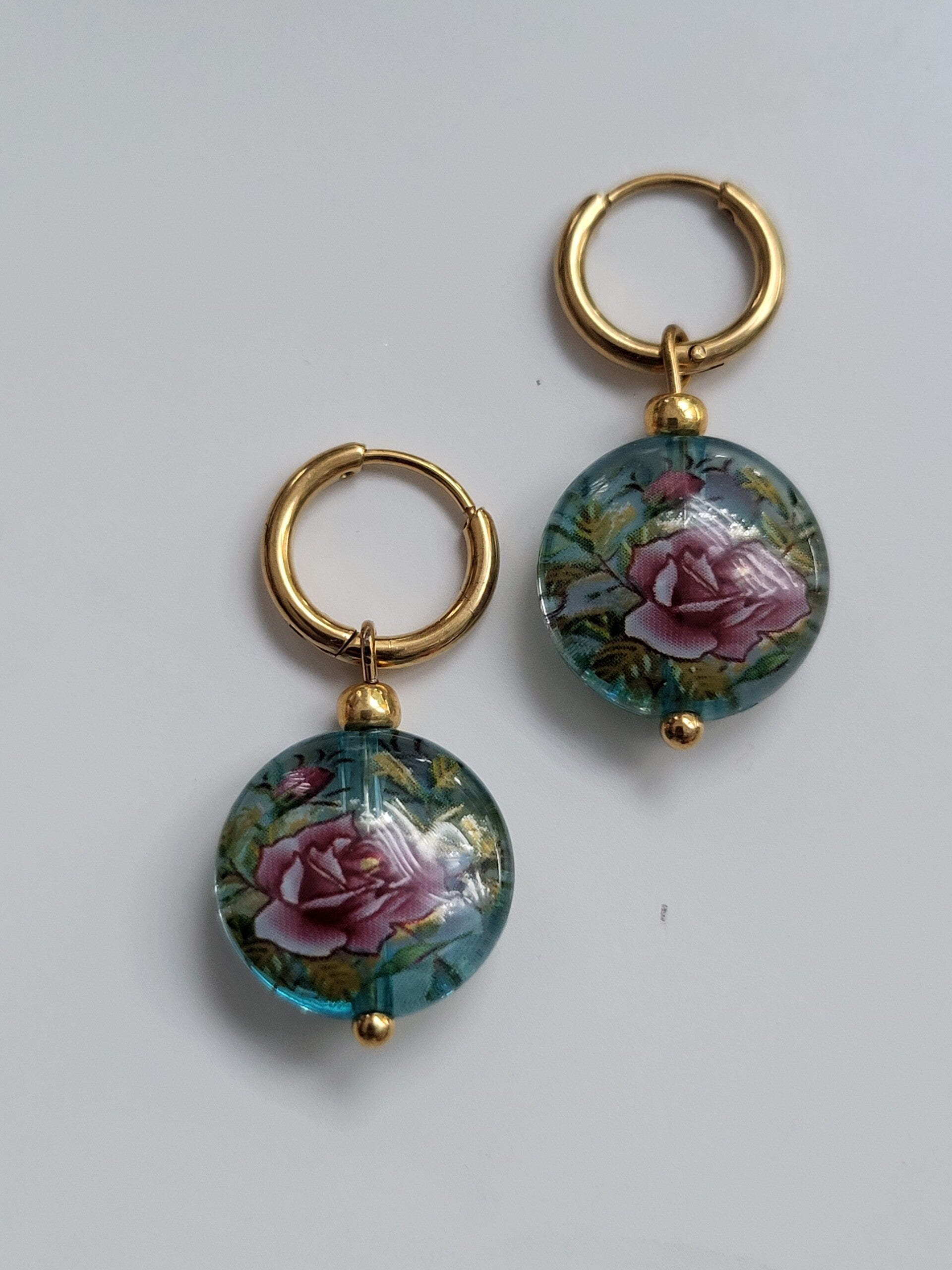 Oorbel rvs haakje Glaskralen 14mm bloem