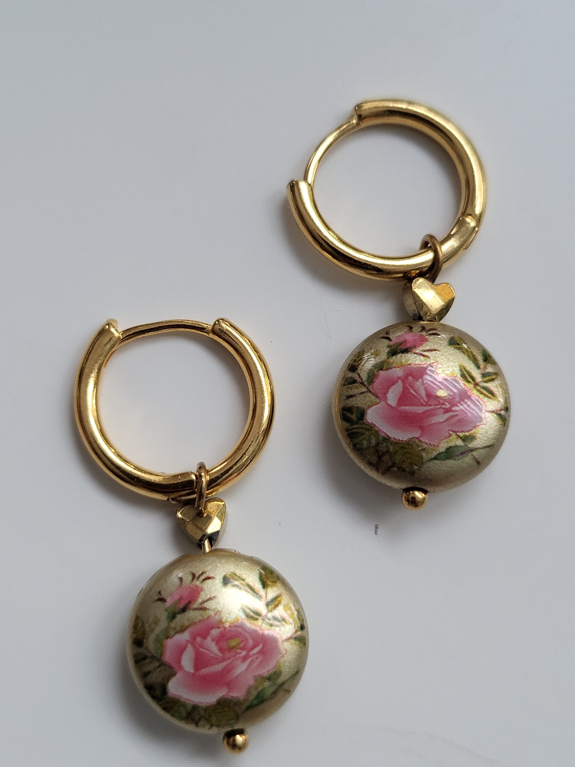 Oorbel rvs haakje Glaskralen 14mm bloem