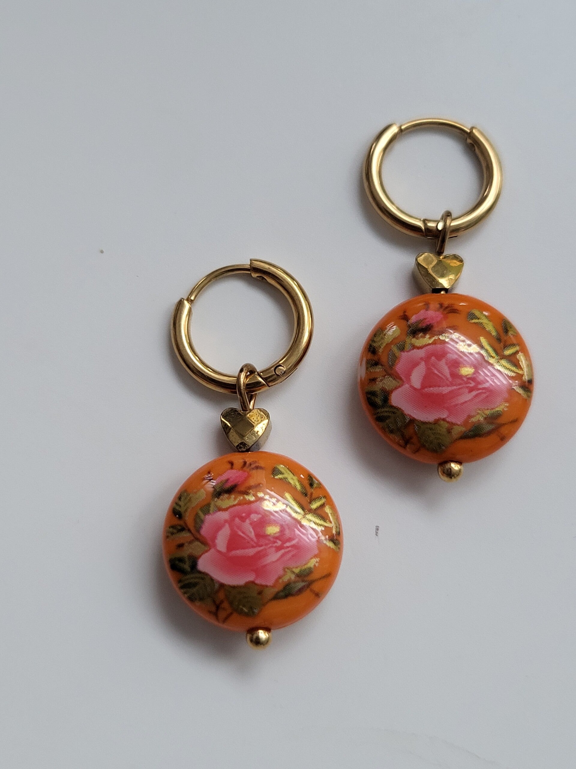 Oorbel rvs haakje Glaskralen 14mm bloem