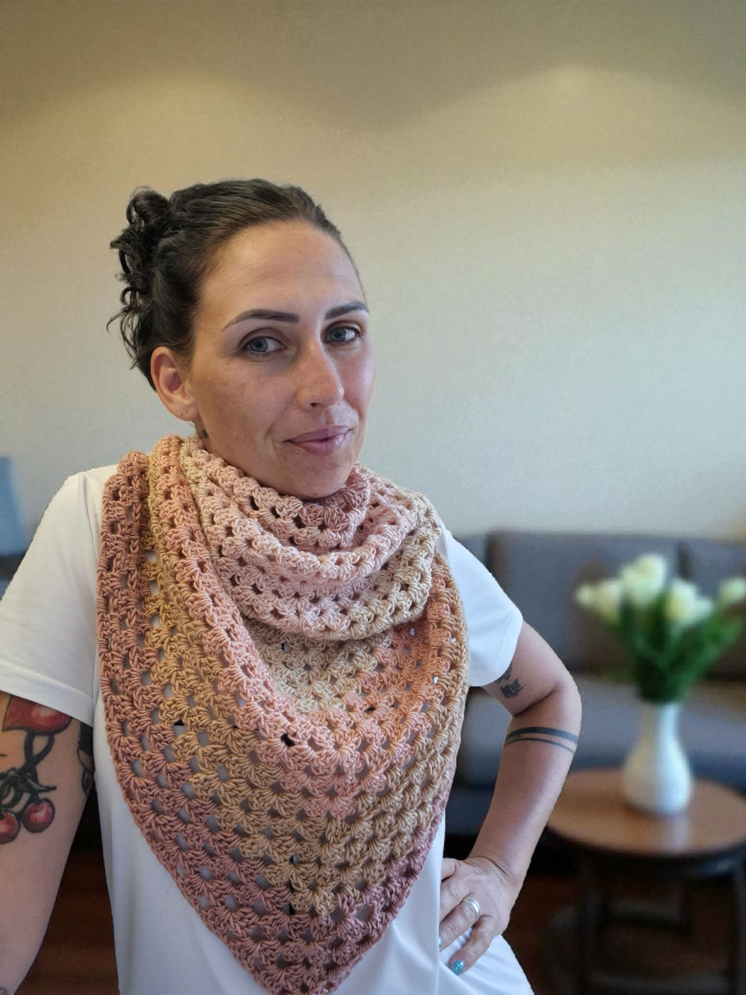 Gehäkeltes Dreiecktuch – leicht, warm und vielseitig