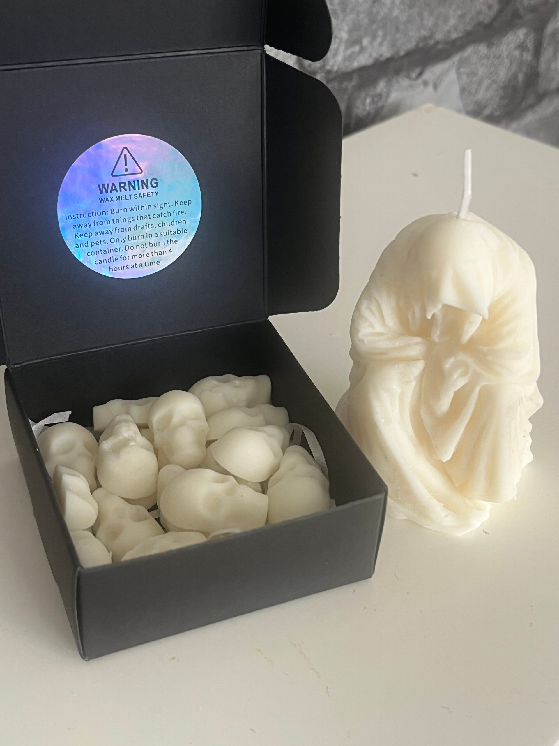‘A Light In Darkness’ 3oz Wizard Drip Candle & x25 Mini Skull Wax Melts / Scoopies