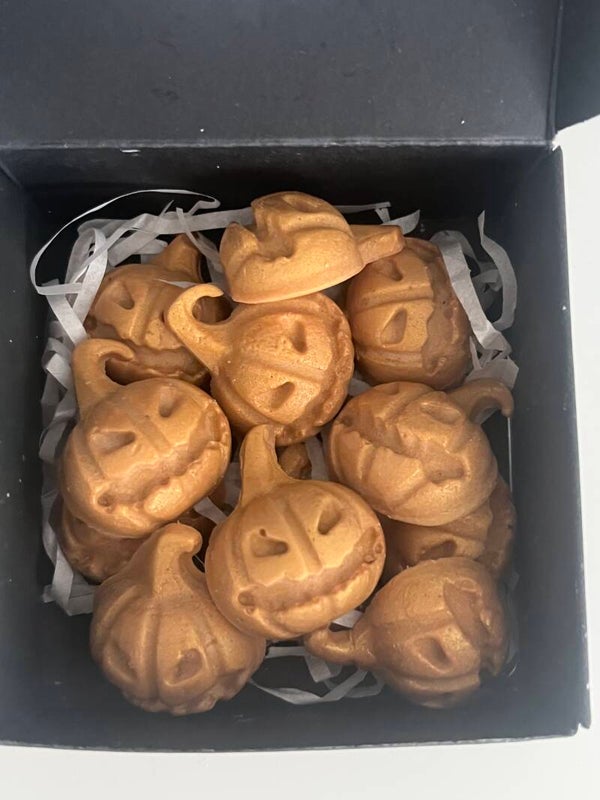 ‘Pumpkin King’ 2oz Pack Of Golden Soy Halloween Pumpkin Shaped Mini Wax Melts
