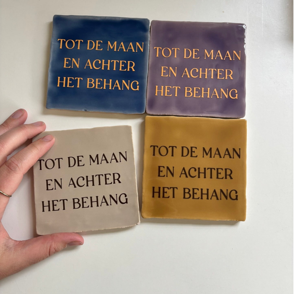 Tot de maan en achter het behang