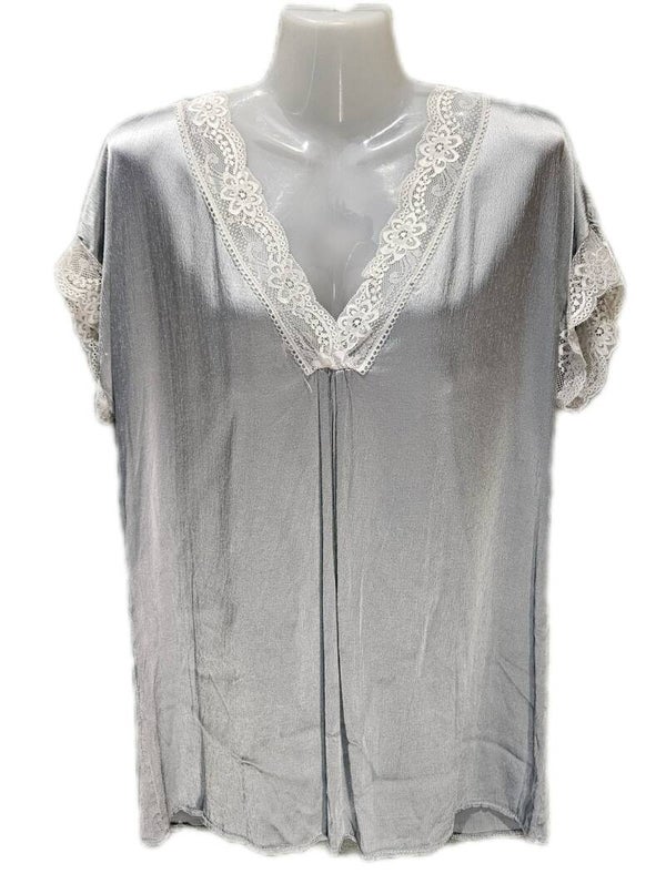 308-SH  Satijnen shirt met kant afgezet