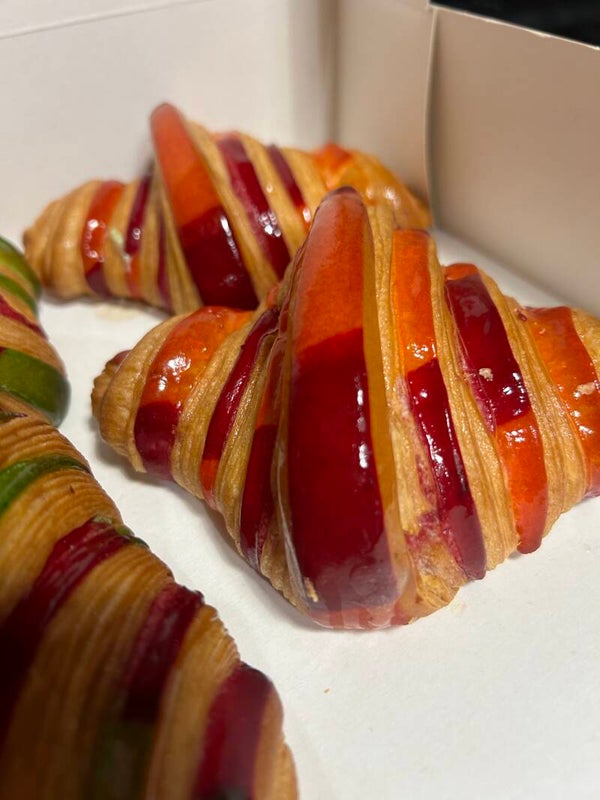 Croissant Bi-color Pistache/Framboise