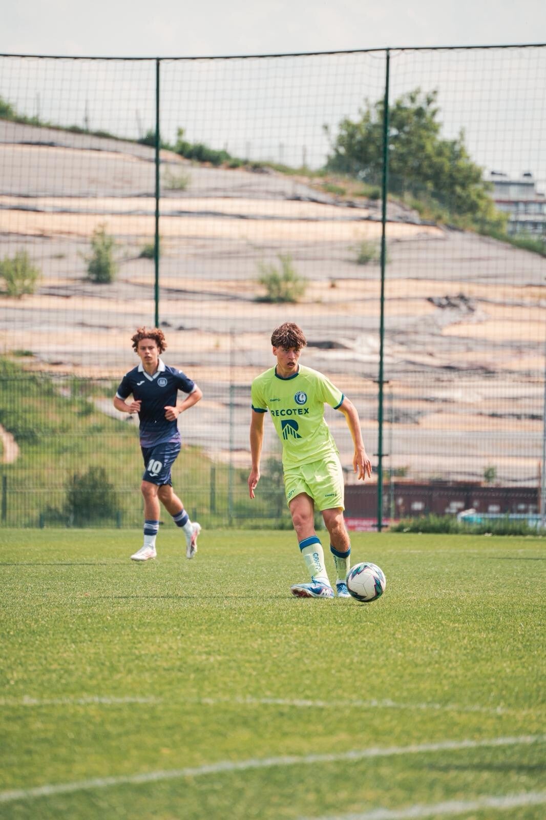Lukas KAA Gent U18 en match — résultat prise de masse footballeur sans perte de vitesse