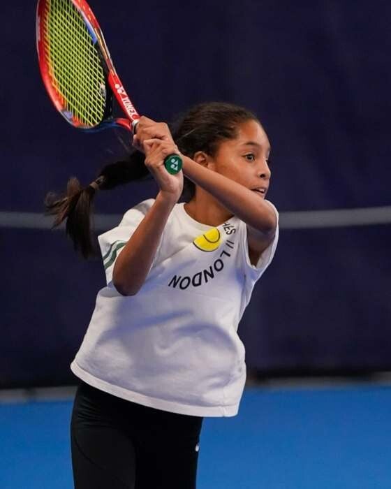 Jeune joueuse de tennis suivie en nutrition sportive par BodyFitWithMe
