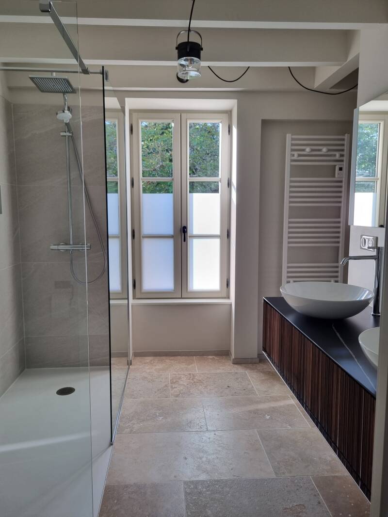 En suite bathroom - room 1 - maison d'Isabel