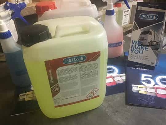 cement en beton reiniger nerta atc 300 krachtige zuur reiniger  op basis van zoutzuur 5 liter