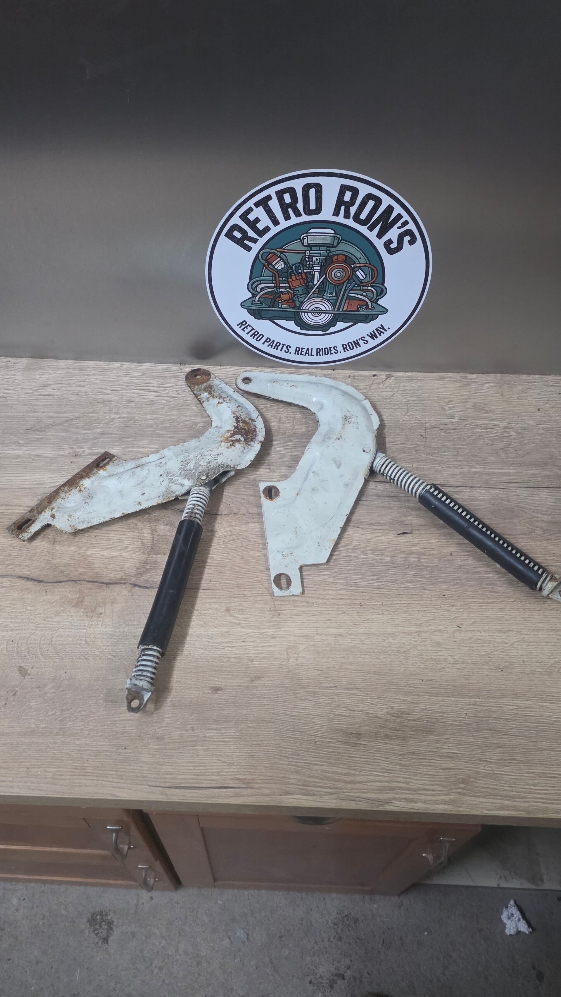 Classic beetle bonnet hinge's