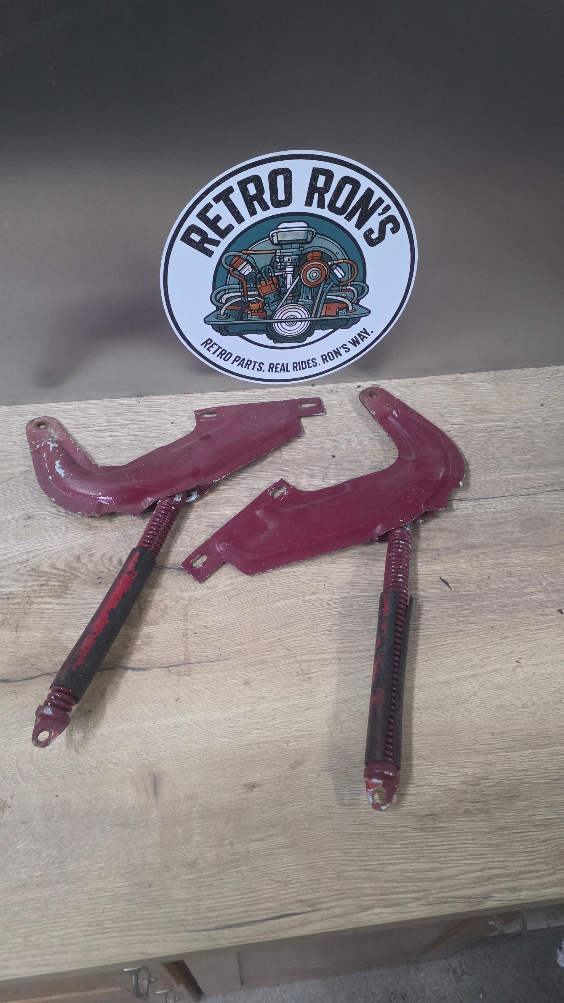 Classic beetle bonnet hinge's