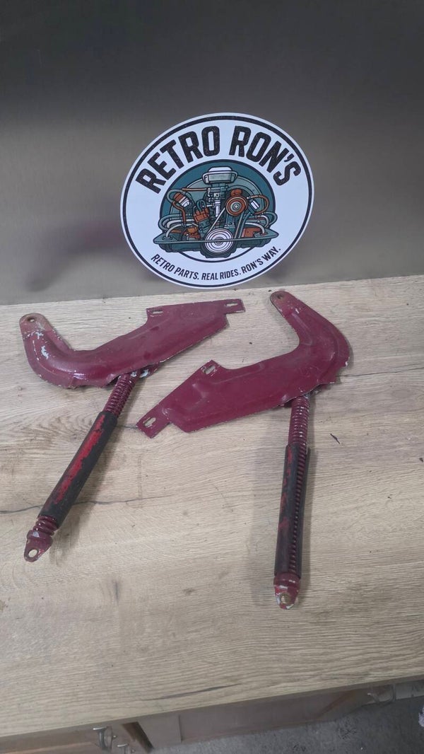 Classic beetle bonnet hinge's