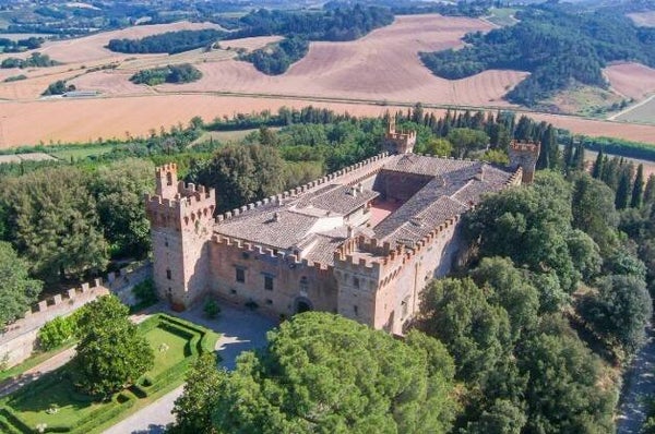MAJESTIC CASTLE BETWEEN FLORENCE AND PISA