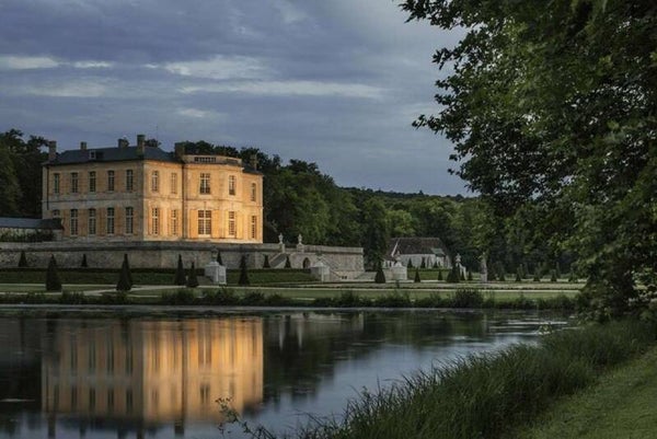 LES PETIT VERSAILLES/ CHATEAU DE VILLETTE, PARIS, FRANCE