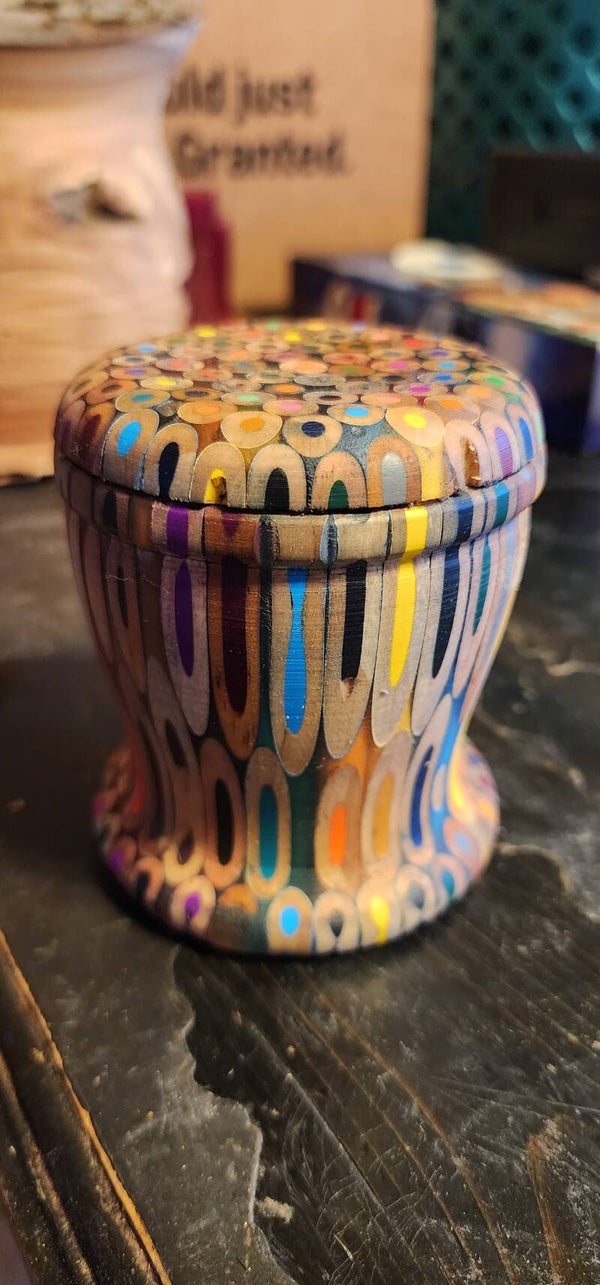 Colored pencil pot