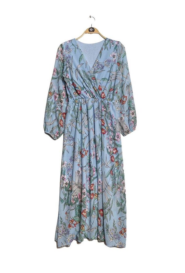 Lichtblauwe wikkeljurk met bloemenprint