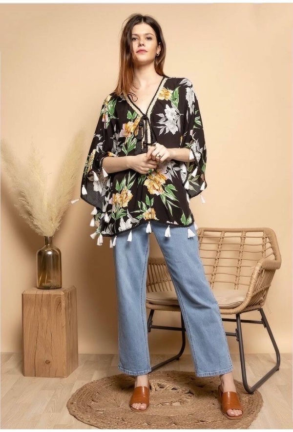 Blouse met ‘Tropical print’ en kwasten