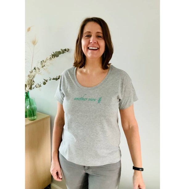 T-shirt Chiller ‘Another view’ heathergrey