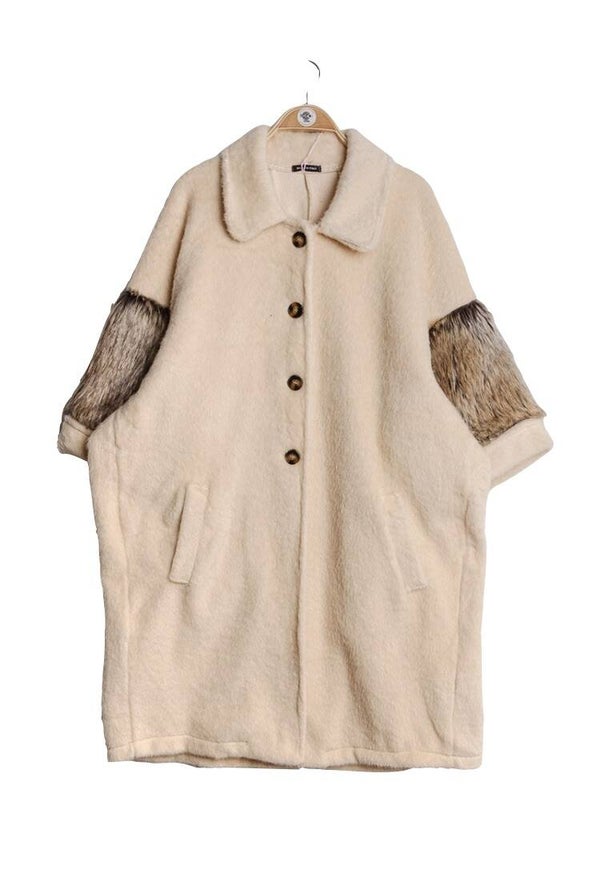 Coat ecru with fur sleeves