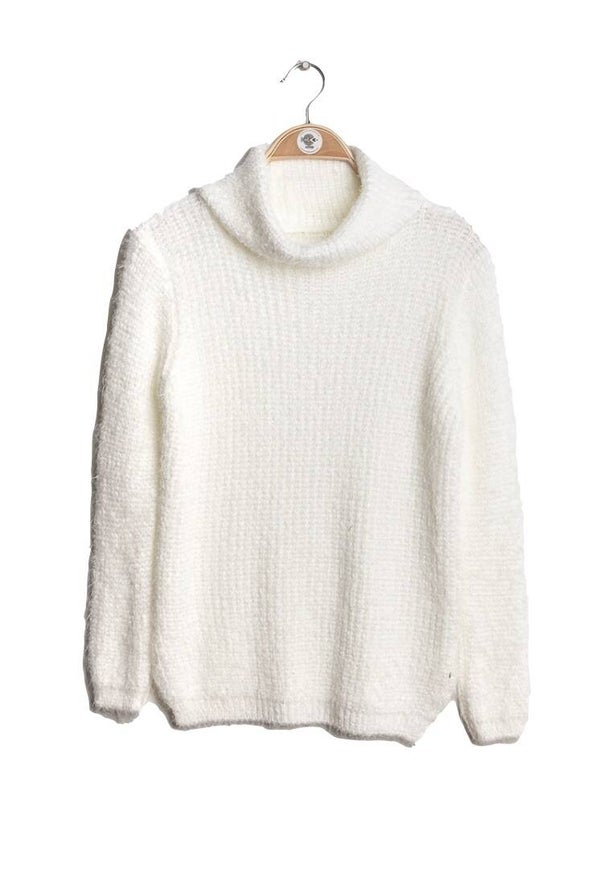 Fluffy sweater white with turtle neck