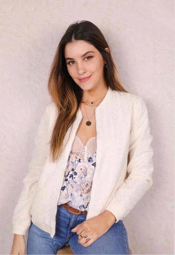 Geborduurd jasje in ecru