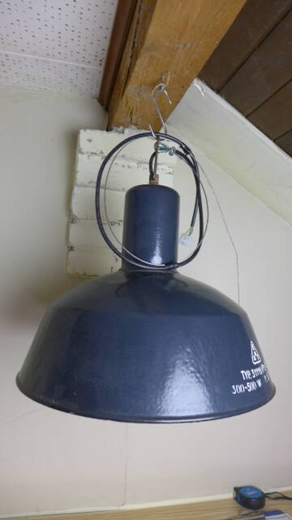 Antike Fabriklampe mit grauem Emailschirm – neu verkabelt, E27-Fassung