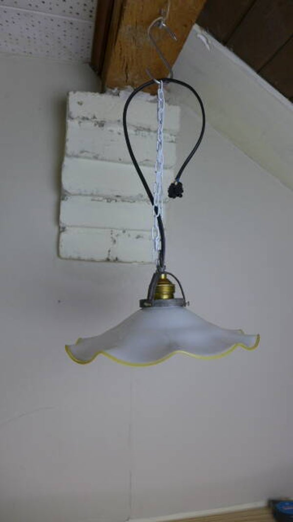 Antike Lampe mit Glasschirm – neu verkabelt und funktionstüchtig