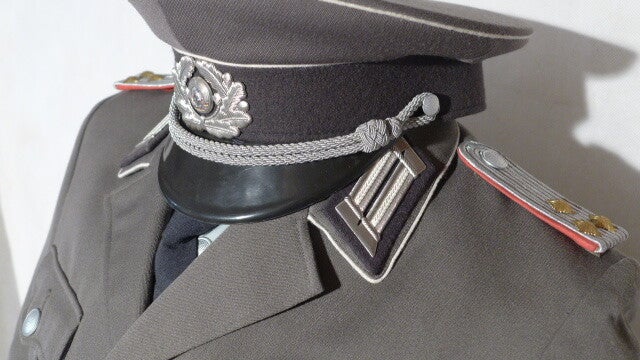 Uniform eines Oberleutnant der NVA – Artillerie