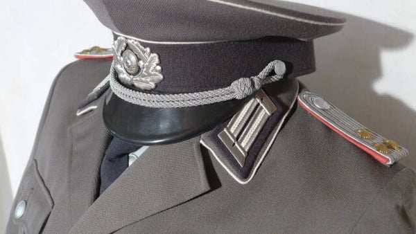 Uniform eines Oberleutnant der NVA – Artillerie