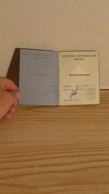Wehrdienstausweis der DDR (Ausgestellt 1985)