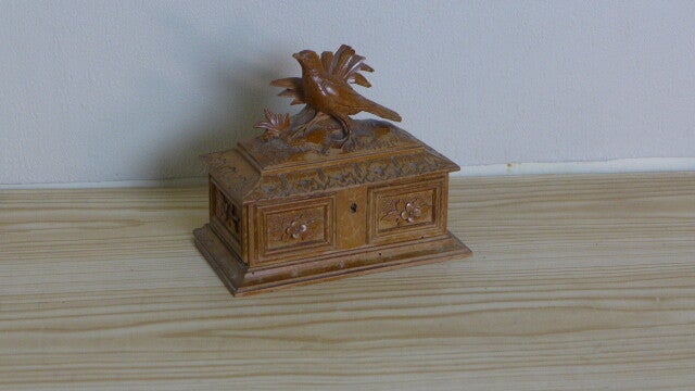 Schmuckschatulle mit Brienzer Schnitzerei